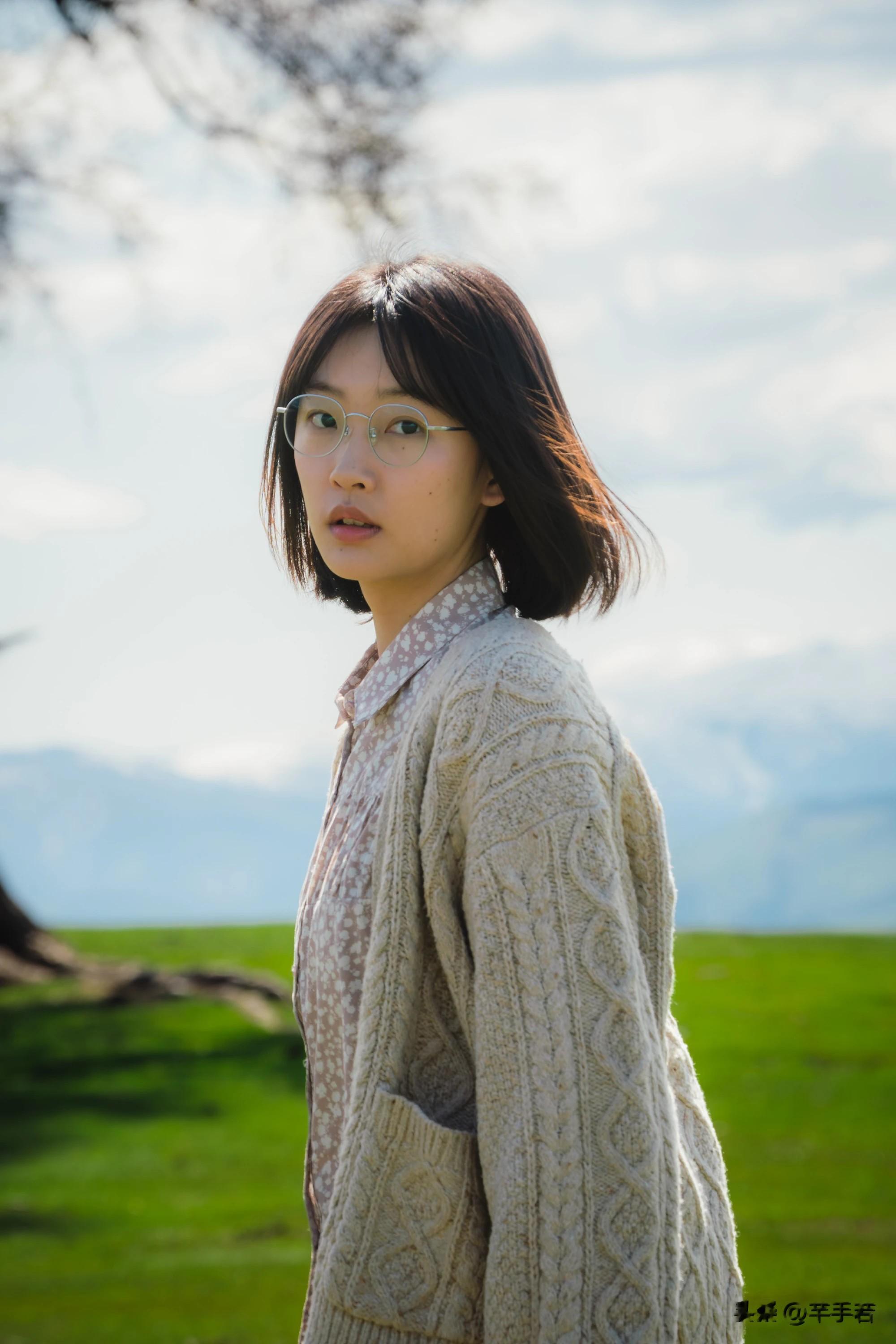 周姓女艺人被曝在剧组耍大牌，因个人喜好，当众辱骂胡姓男演员