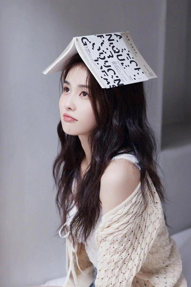 外表是仙女，私下里却是“文盲”的4位女星，郝蕾的话真的太扎心