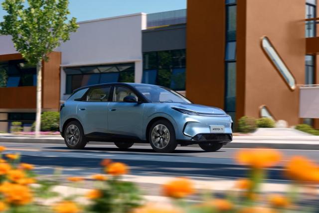 预售价6.88万元起 年轻人的第一台精品纯电车极狐T1来了