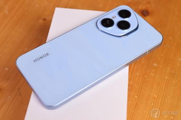 荣耀 400 Pro，又一台果替诞生？
