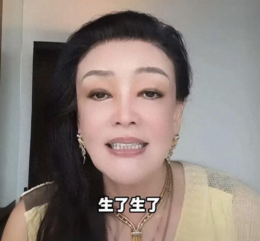 汪小菲晒儿子正脸照！五官好精致，好像汪小菲，汪大爷抱了一夜