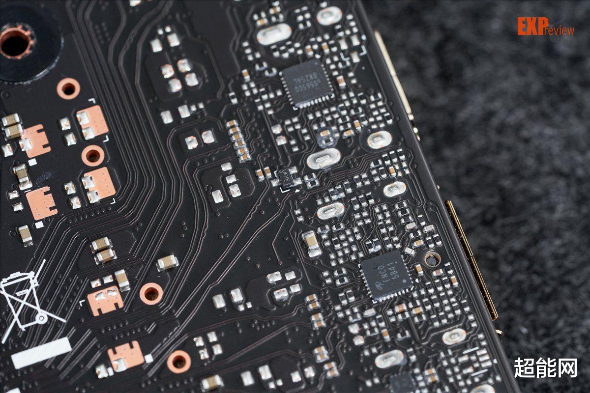 技嘉RTX 5050 GAMING OC显卡评测:外观细致丰富,内在既冷又静