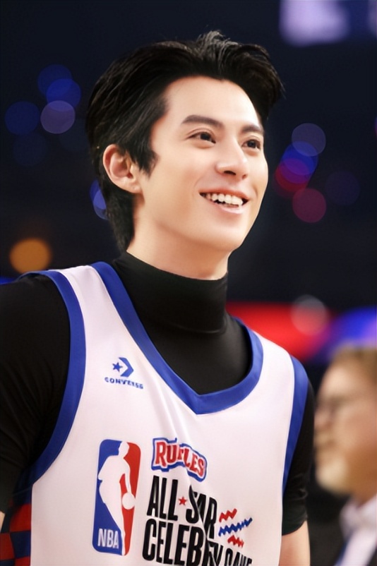 十年神秘女友风波刚3个多月，26岁王鹤棣近况曝光，一点也不意外