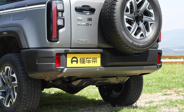 北京BJ40新车，提供20T汽柴油动力，配可拆卸车顶