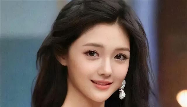 小杨阿姨首为大S发声!对比两任女主人,到底谁“更胜一筹”