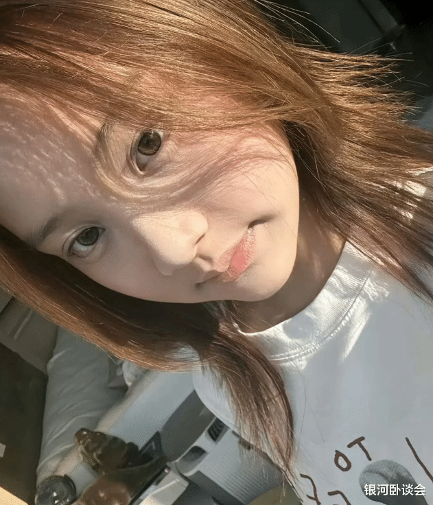 甜馨的颜值变化引发争议，她是长大了还是整容了？