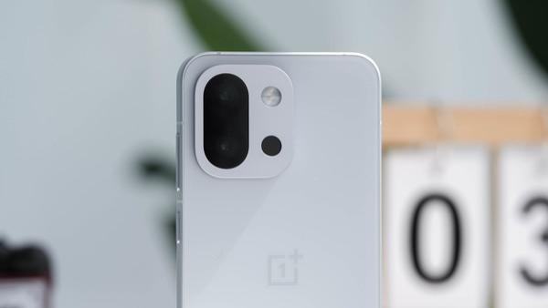 一加Ace 5至尊版打游戏超稳还不烫 618两千出头带回家