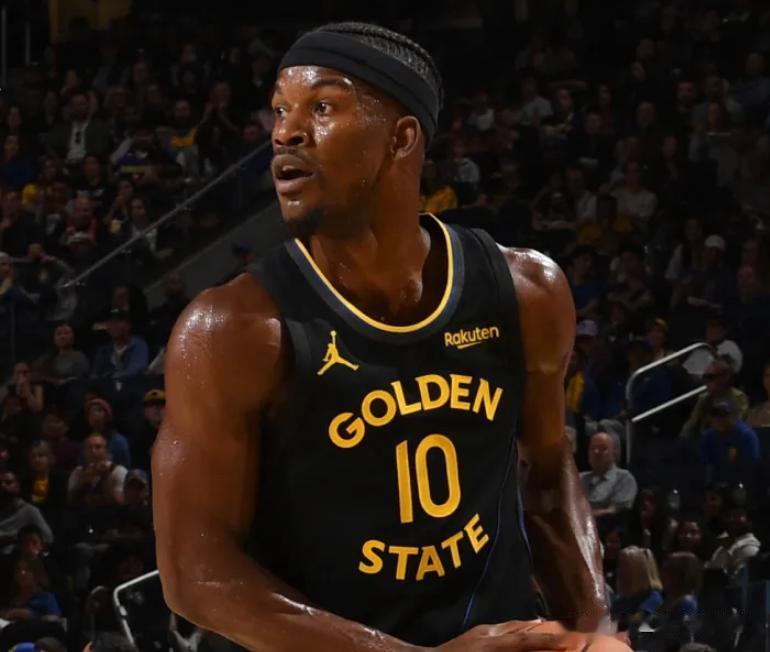 勇士惨败！库里13中4+恶犯，亚历山大28+5三节打卡，格林愤怒不满