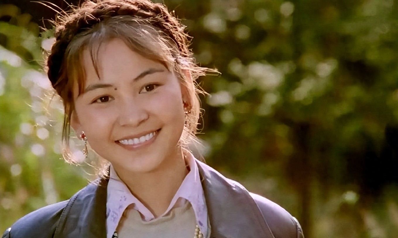 15岁拍戏，29岁拿“双料影后”，34岁嫁小丈夫，如今过得如何了？