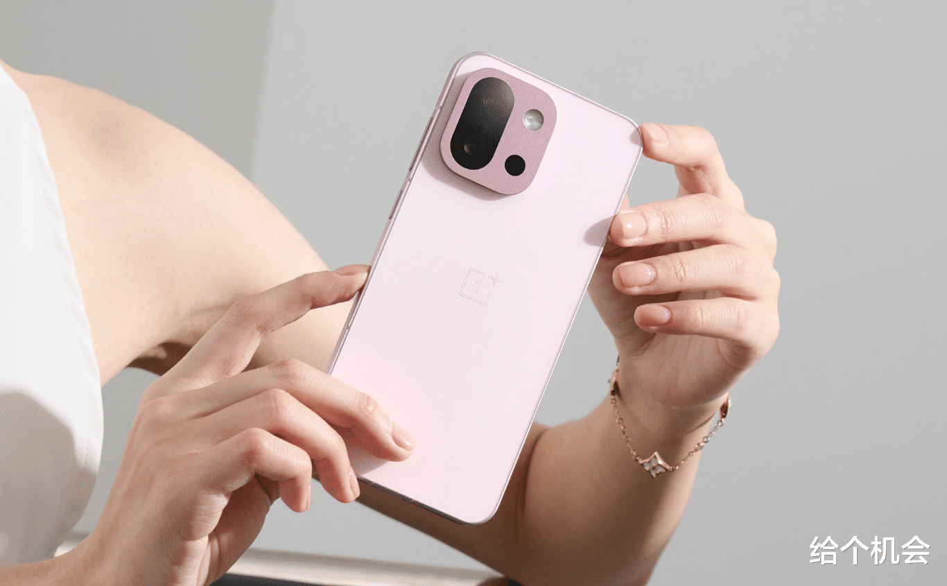 一加续航王诞生，7100mAh+120Hz，仅1529元