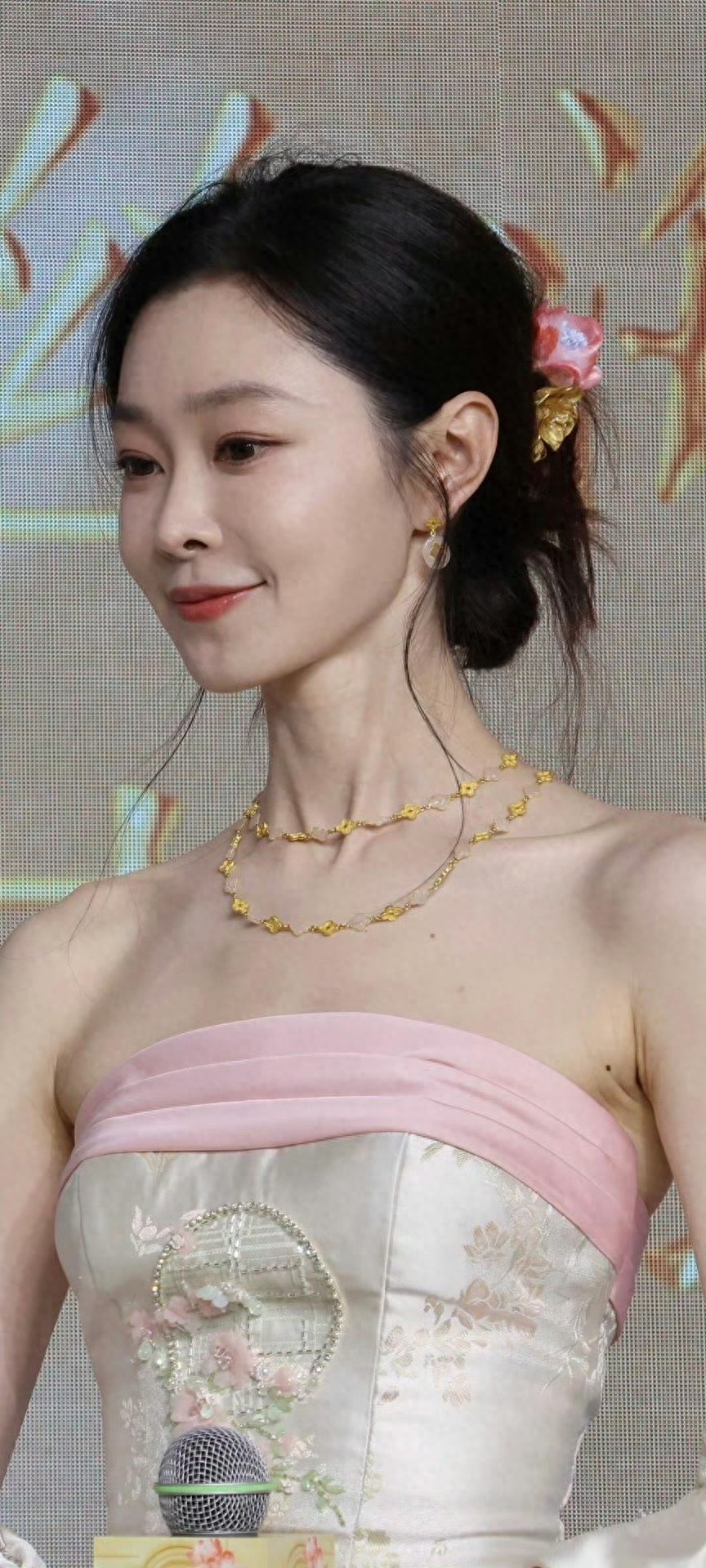 宋轶生图壁纸，依旧很抗打 ???