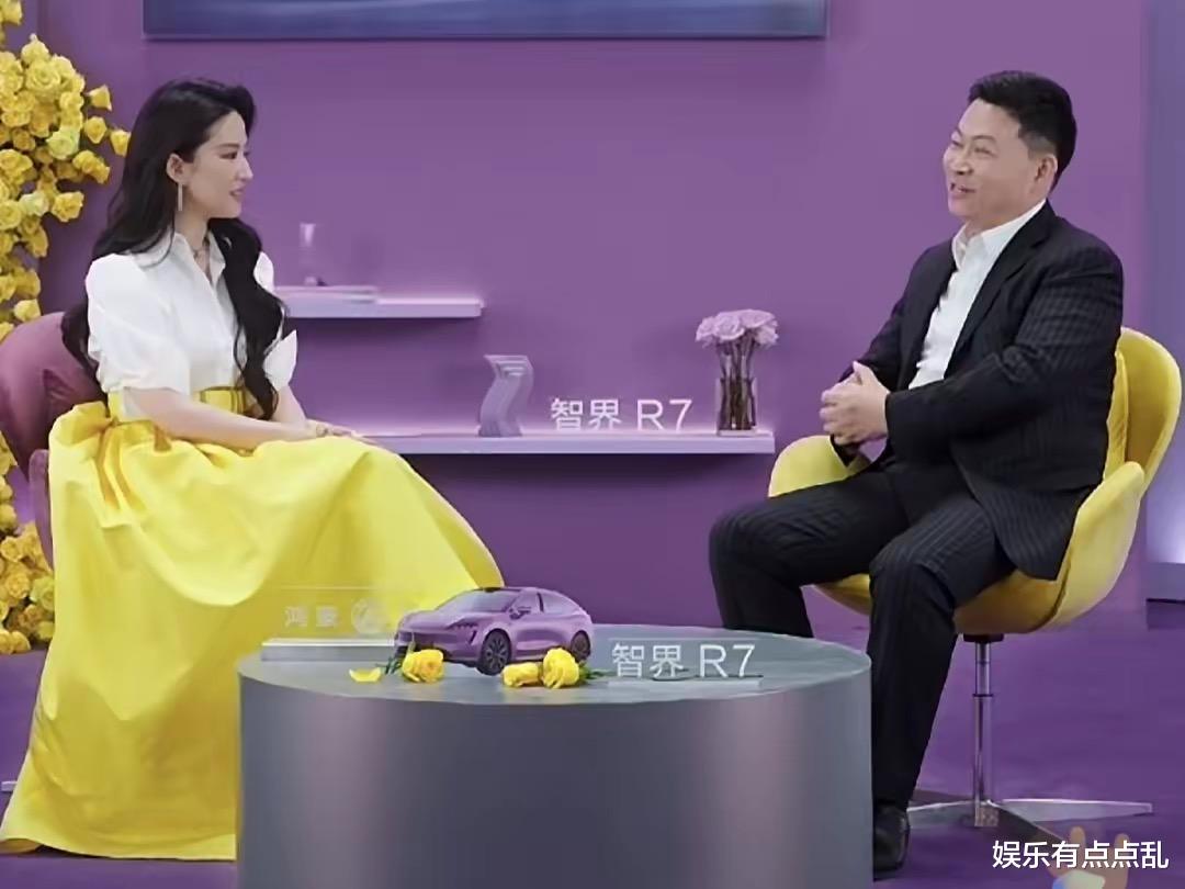 余承东调侃刘亦菲：手机一般几年换一次？刘亦菲的回复让人笑翻