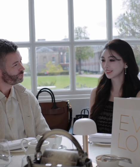 叶珂自曝身高体重，瘦而不柴身材不输杨颖，难怪黄晓明会沦陷