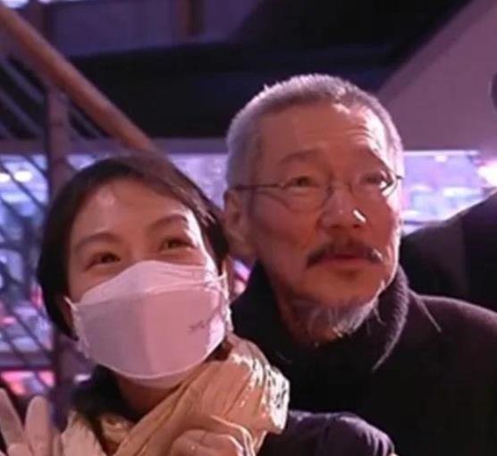 65岁著名导演老来得子！43岁情人自然受孕，原配或成孩子“母亲”