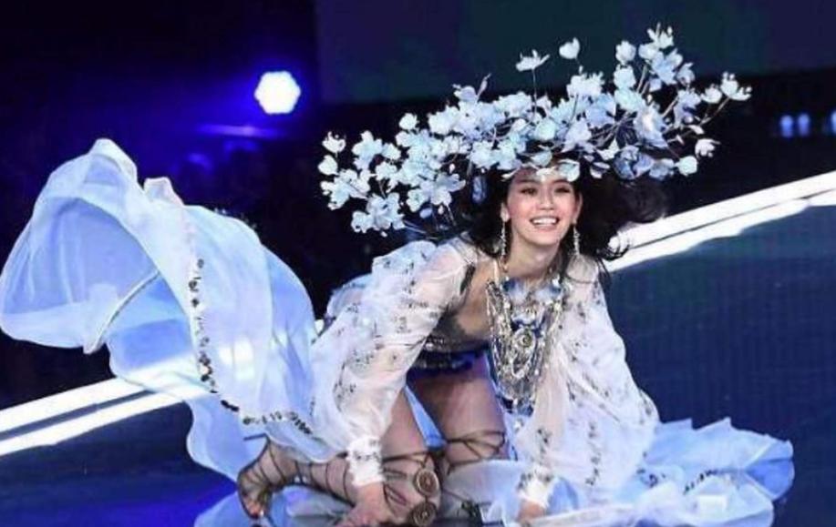 奚梦瑶没想到，私生子传闻4个月后，何猷君再凭一个举动口碑暴涨