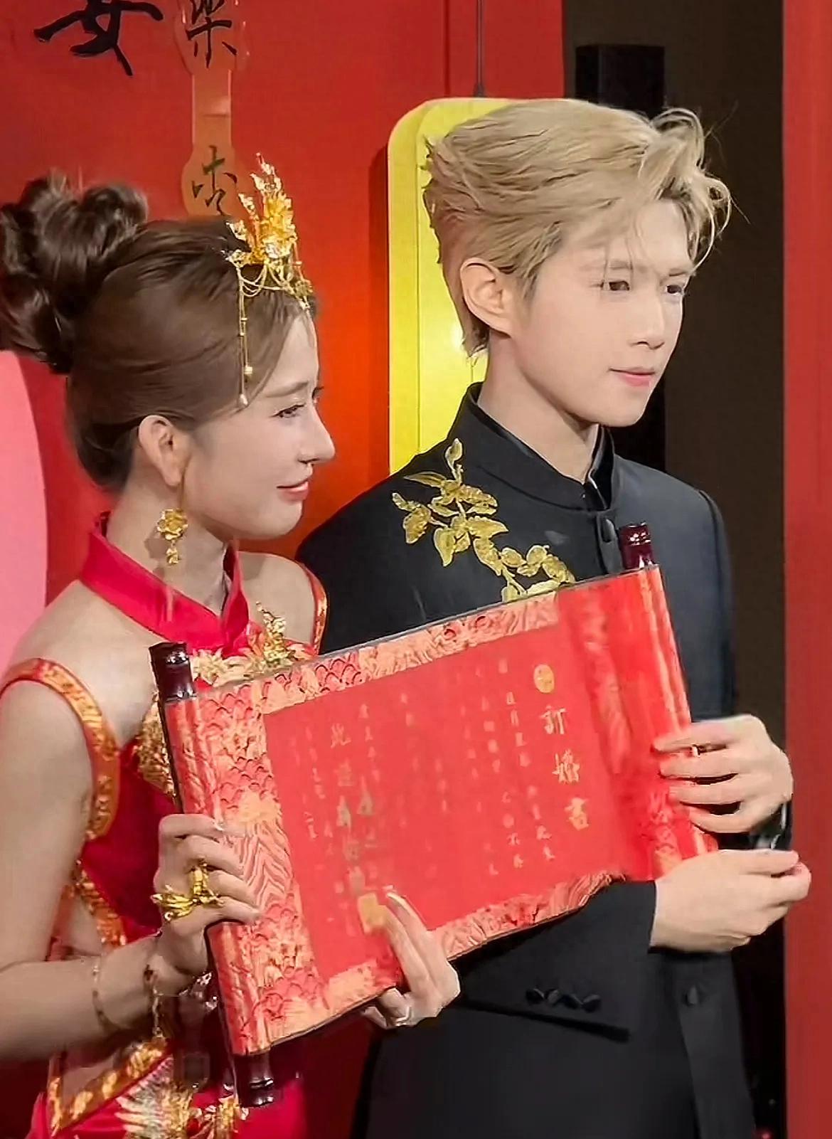 恭喜！百万粉丝网红鹿哈订婚，女方颜值不输明星，曾带货月入百万