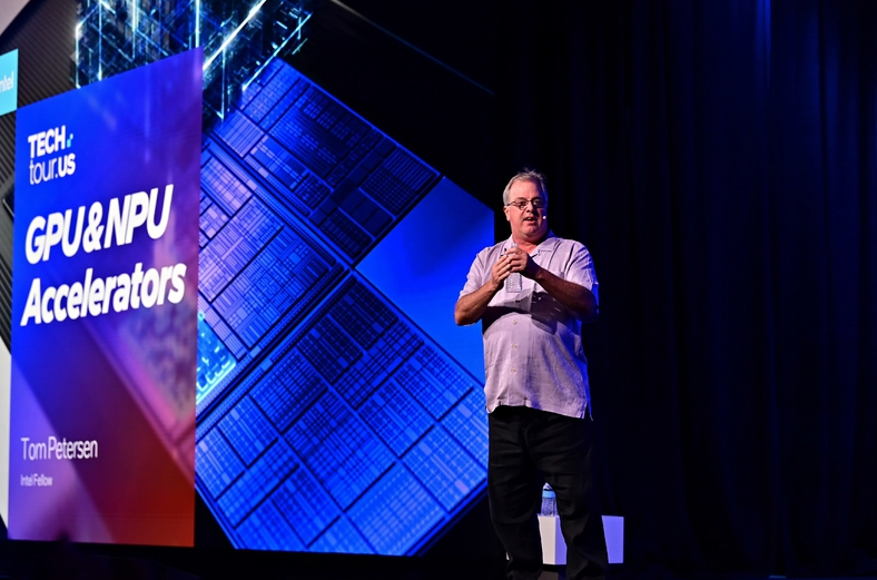 英特爾18A工藝首秀！Panther Lake深度揭秘：AI PC的全新答案