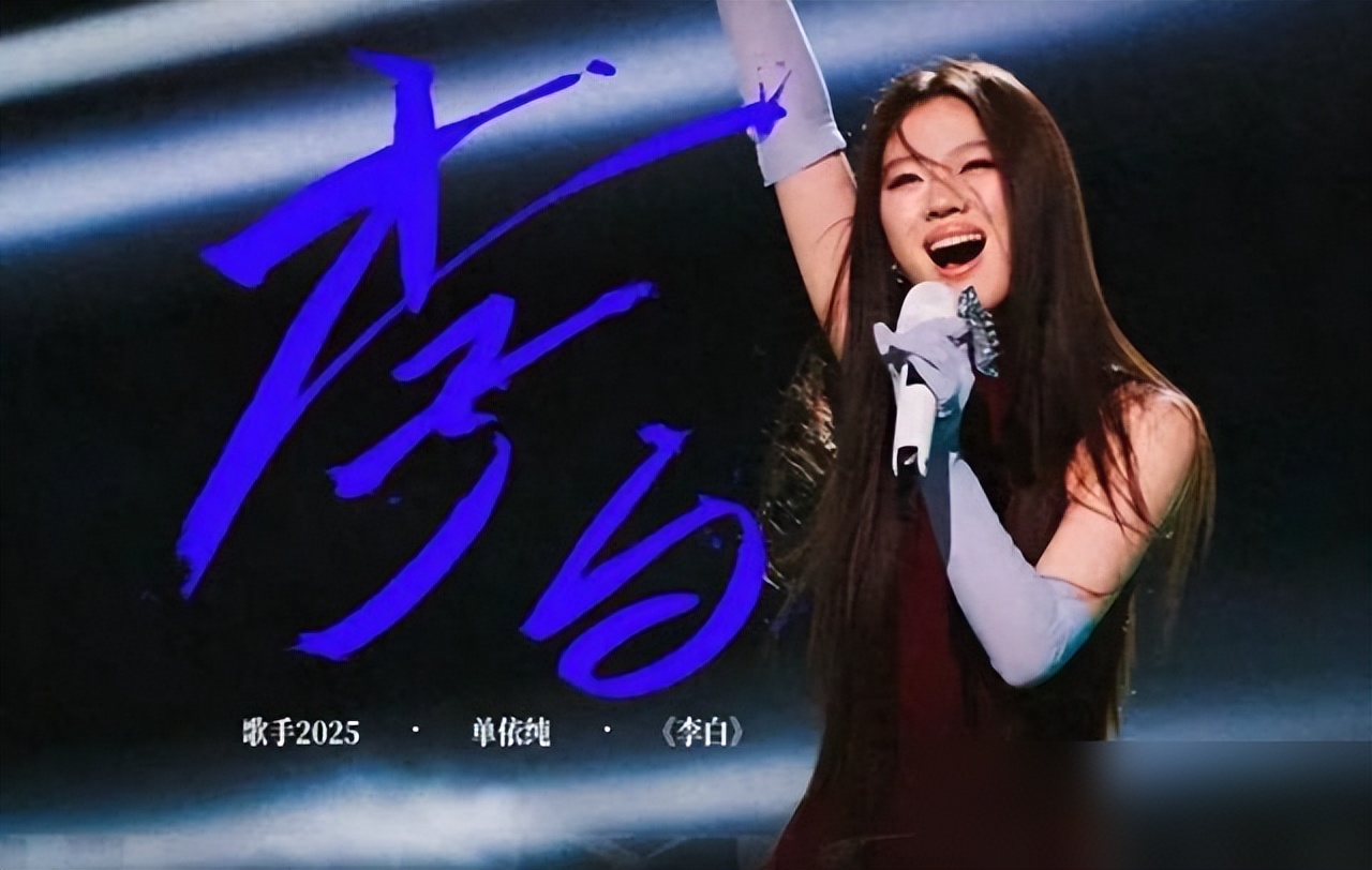 23岁单依纯晒出家居照，一人生活，打扮随意，专注音乐，魅力无限