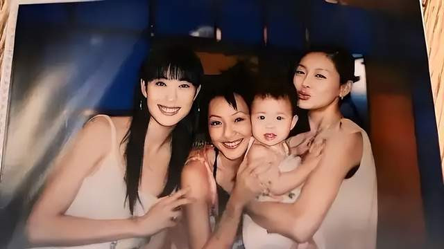 大 S 慈善证据被扒！闺蜜晒图反成 “实锤”：刷汪小菲卡做公益？