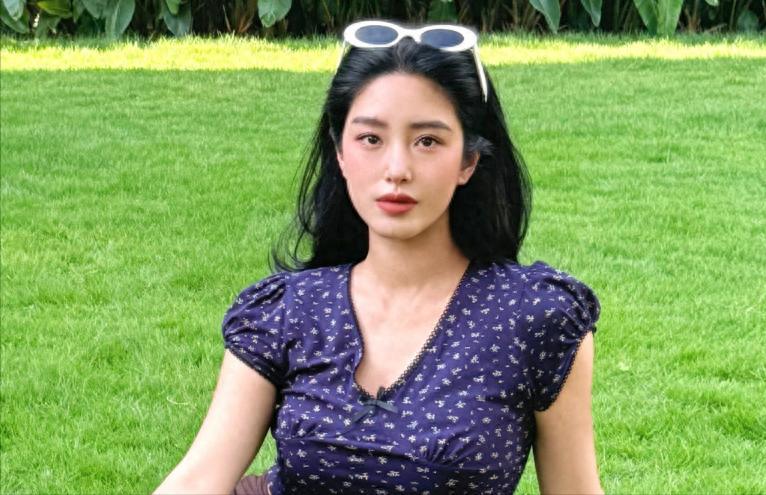 杨采钰豪门梦疑破碎!曝男友爷爷不同意婚事,但可以去母留子!