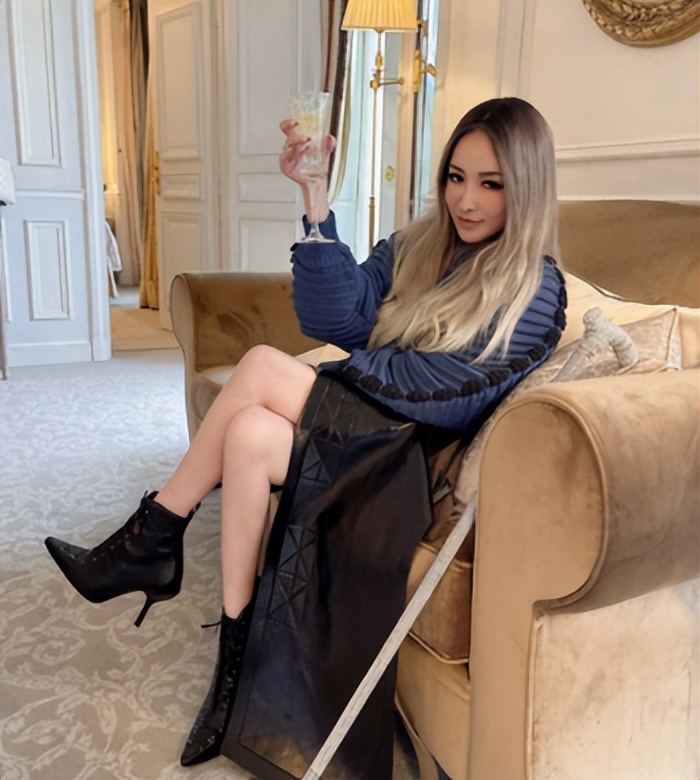 钱再多有什么用？46岁萧亚轩被曝的现状，给所有中年女性提了个醒