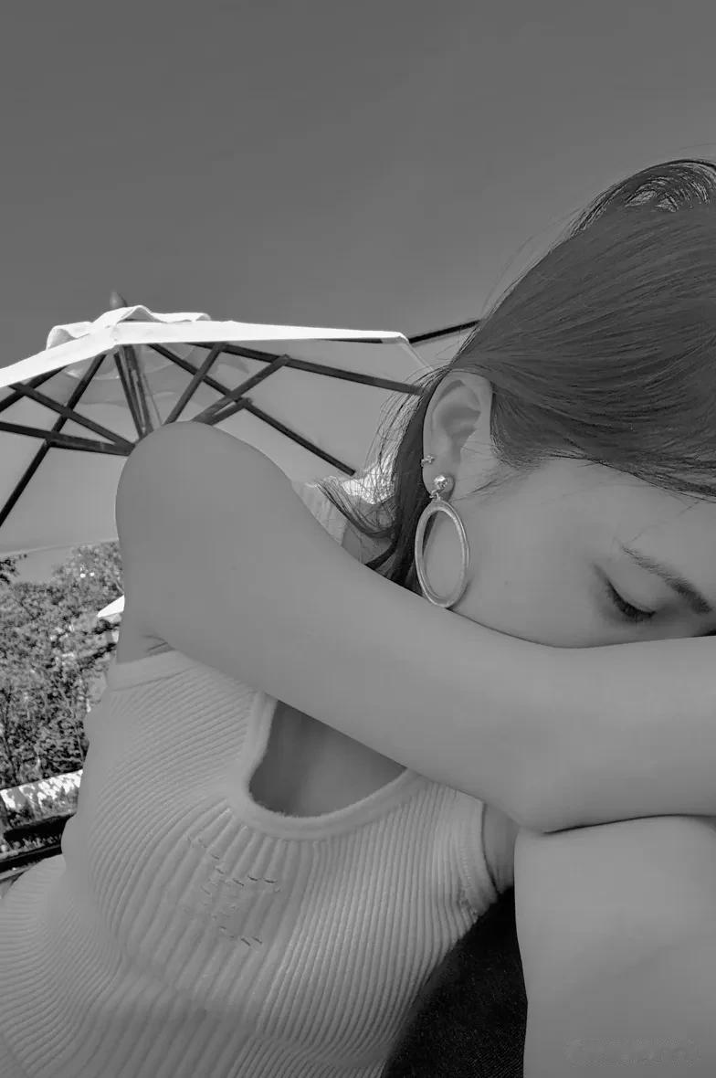 李亚鹏与娇妻离婚！女方近期动态伤感满满，被劝别离婚还暖心回复