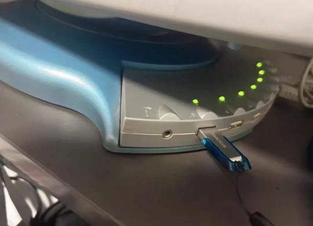 二十年前的古董电脑，奔III处理器+Win98系统，闲鱼卖2680元