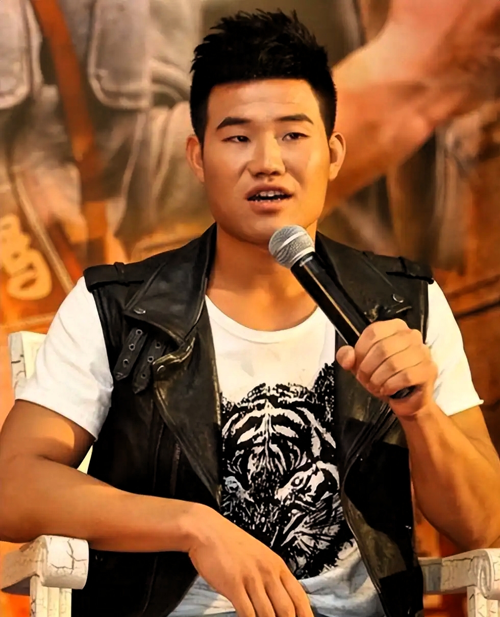 嘎子哥又传热搜，法院出手追加800万债务，刚晒照老婆没跑两个月