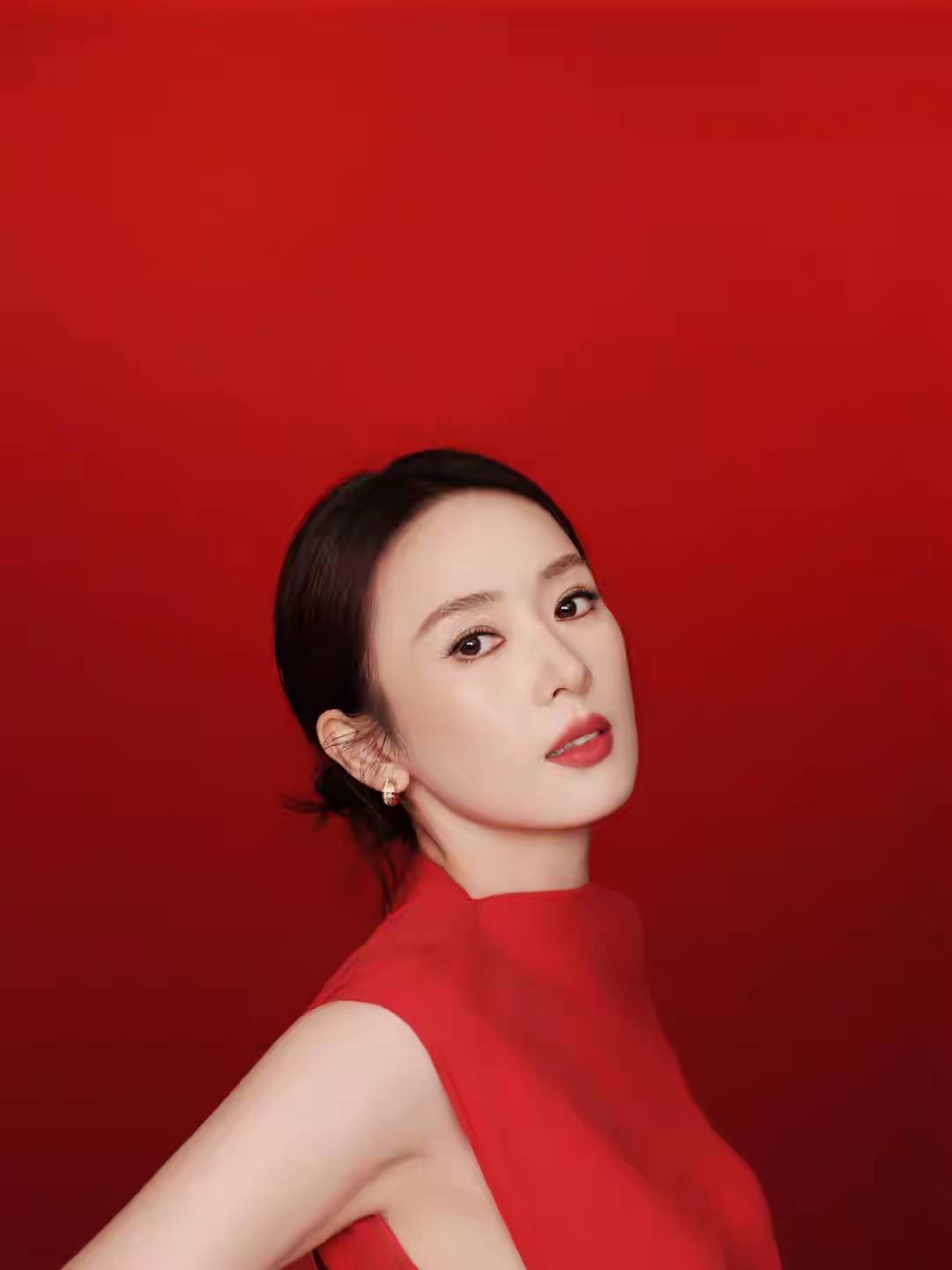 童瑶新年穿着红色开叉裙写真，喜庆佳人
