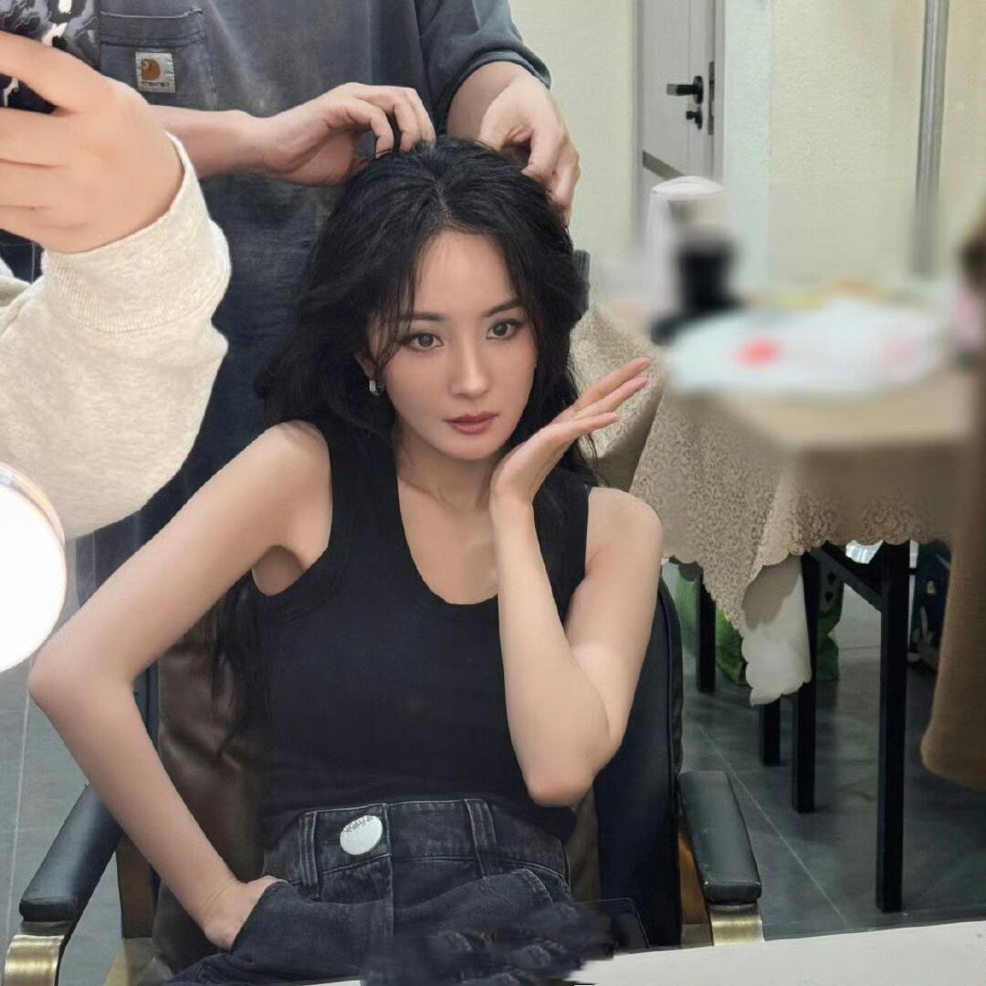 杨幂、自律铸就的完美身姿与璀璨人生