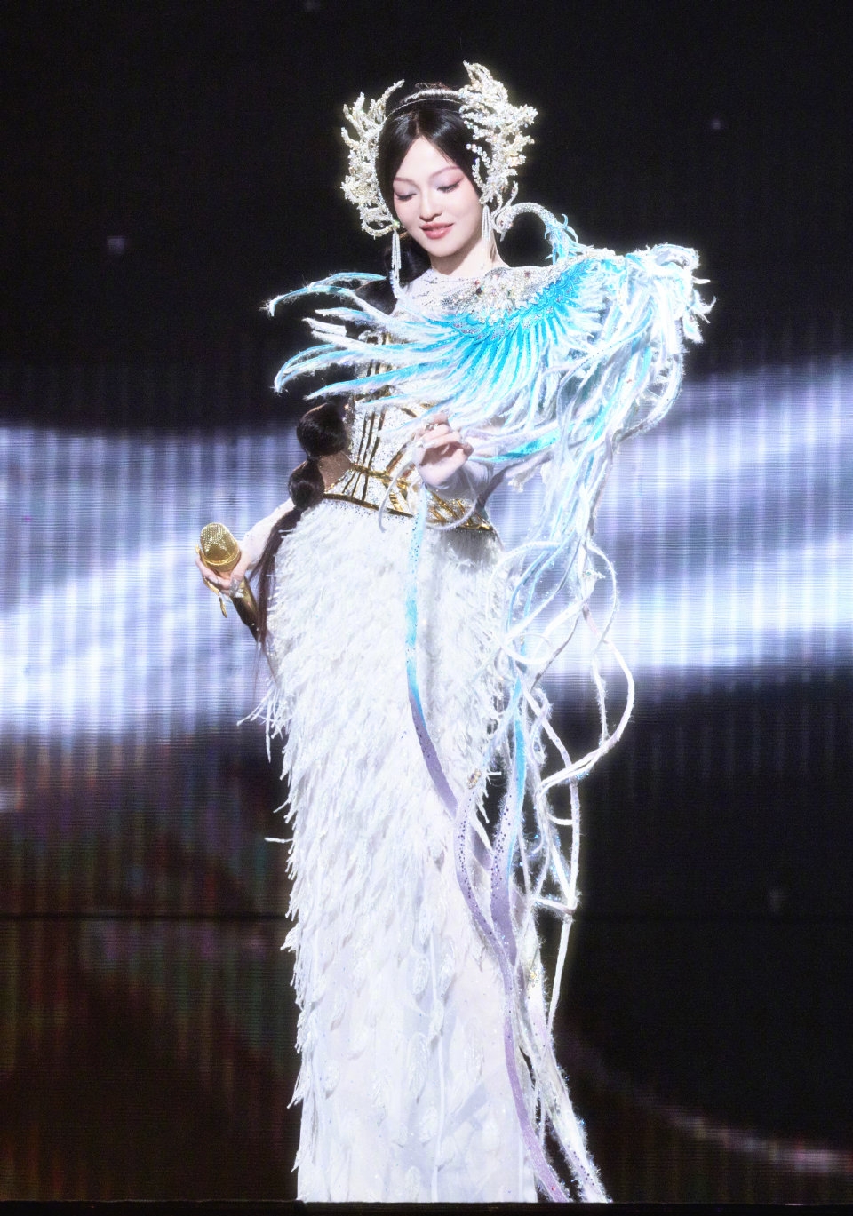 张韶涵裁员也是裁到大动脉了