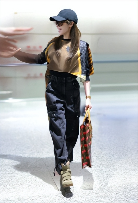 钱再多有什么用？46岁萧亚轩被曝的现状，给所有中年女性提了个醒