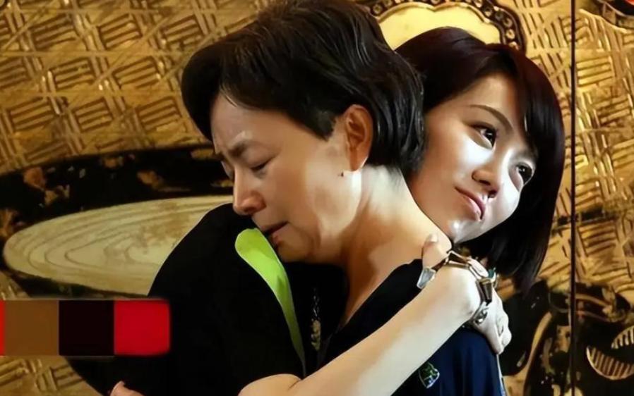 被曝与北京某银行长隐婚多年，宋丹丹干女儿现状，证实杨紫没说错