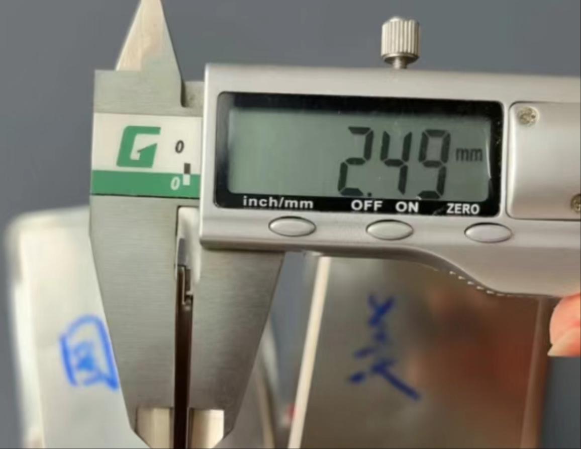 iPhone 17 Air 電池曝光：厚度僅 2.49 毫米