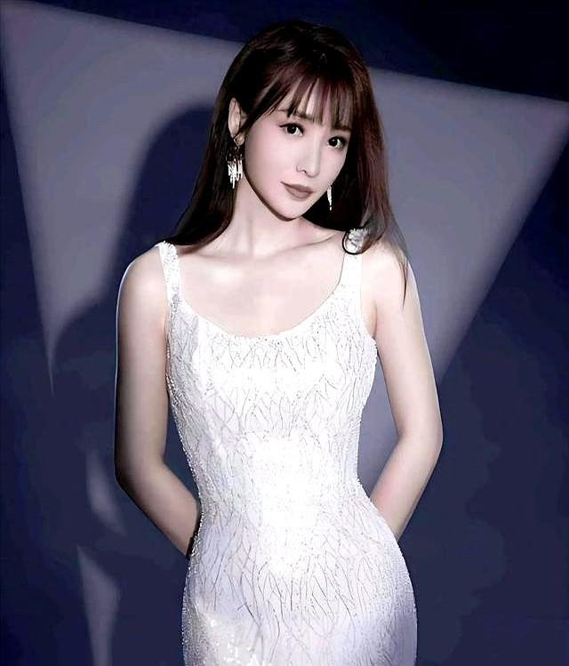 岁月荏苒美人如玉：柳岩的魅力佳话