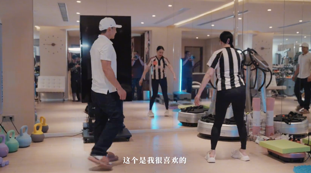 钟丽缇晒大别墅家里请2个保姆,没和公婆同住,55岁不再焦虑怀4胎