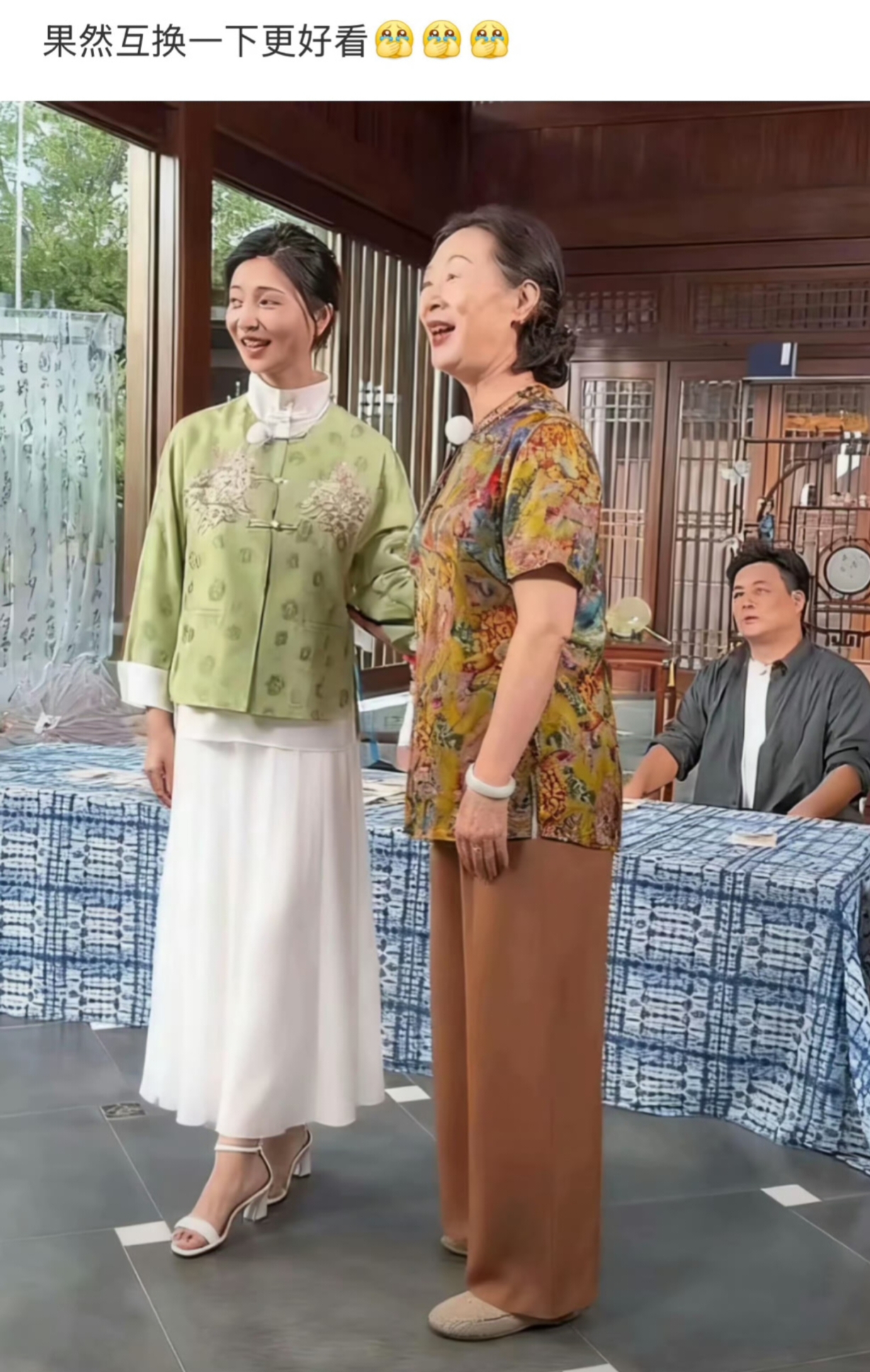 眉姐姐母女黄梅戏即兴献唱，穿搭意外成焦点，网友：裤子太抢戏！
