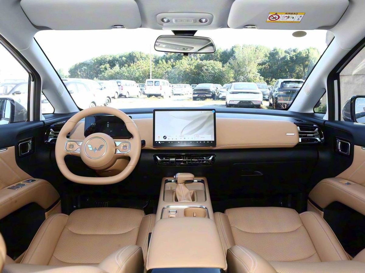 五菱又造人民需要?7.3万起售+7座椅+侧滑门,前脸酷似雷克萨斯