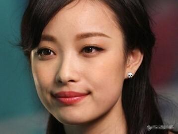 美只是入场券，实力才是话语权！倪妮金鸡奖主持首秀惊艳全场！