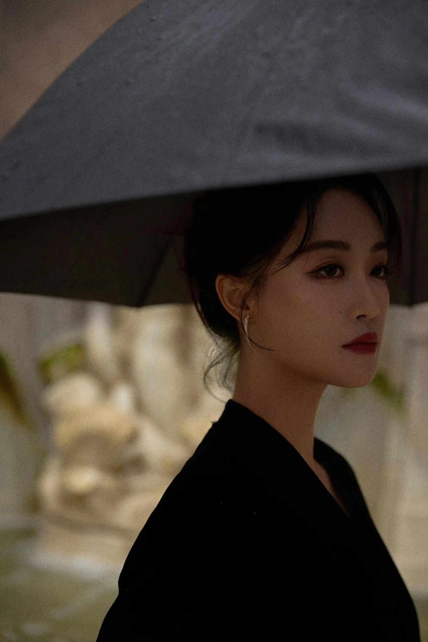 蓝盈莹米兰时装周写真美图