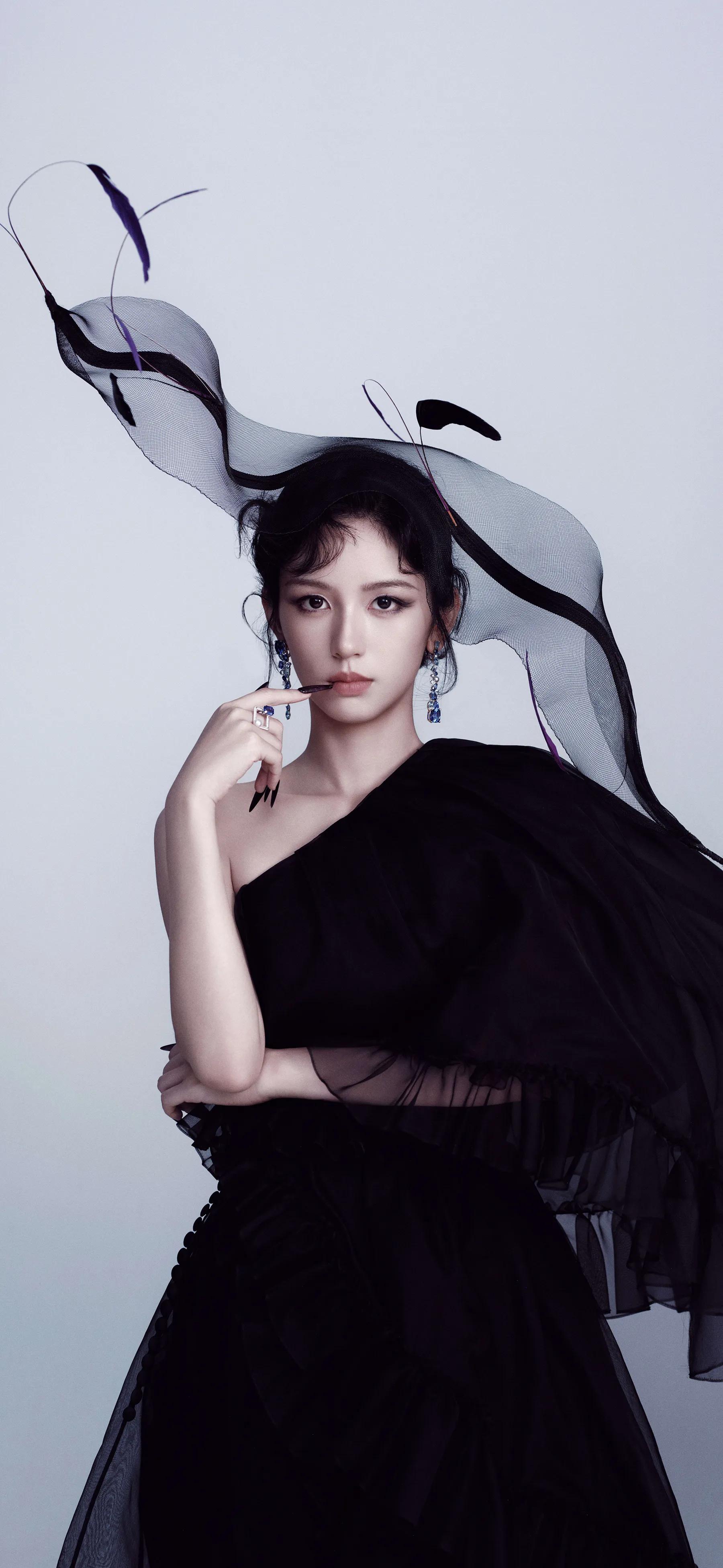 明显壁纸-周也暗黑女王壁纸