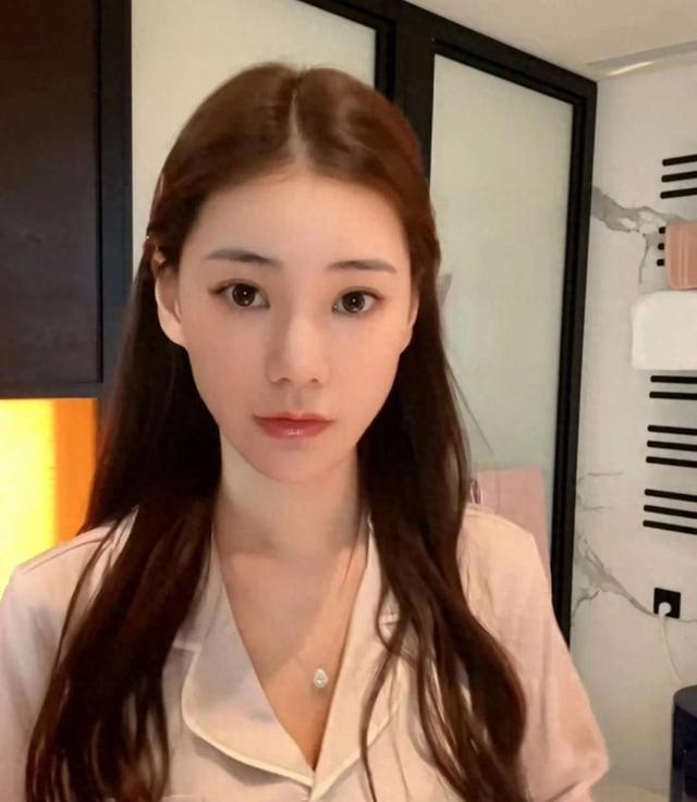 马筱梅细节见人品！年后首晒美甲都卸掉，点赞会照顾好玥儿姐弟俩