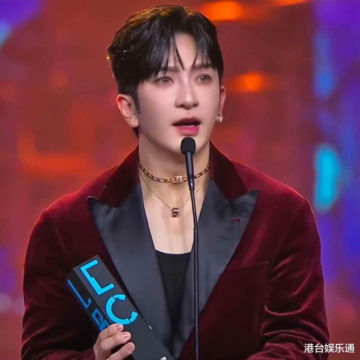连拿四届最佳男歌手还不会唱歌?香港顶流卢瀚霆:我最近正在学