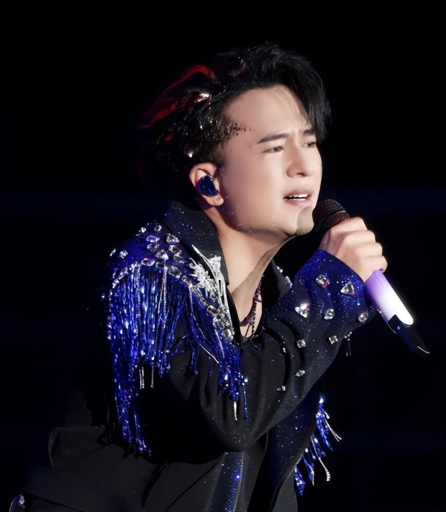 都不演了！刚复出就举办演唱会，票价卖到1280，到底谁给的信心？