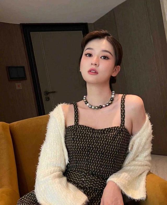 乔欣社交平台更新，分享婚后的休闲富太太日常