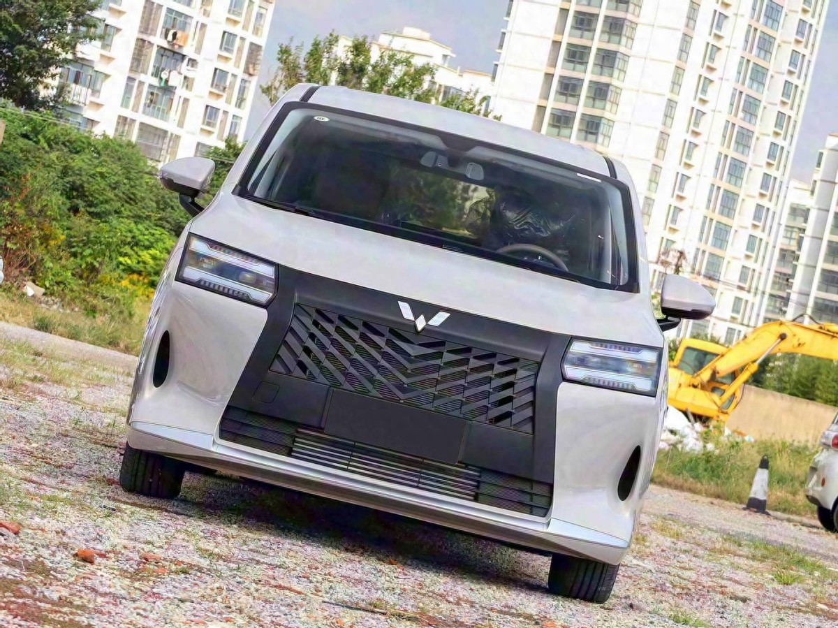 五菱又造人民需要?7.3万起售+7座椅+侧滑门,前脸酷似雷克萨斯