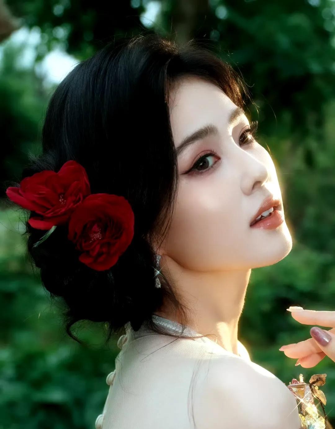 白鹿、陈都灵、鞠婧祎、孟子义星光大赏出图