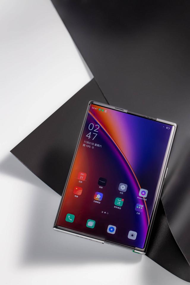 從翻蓋機到折疊屏，手機形態也開始了“文藝復興”？