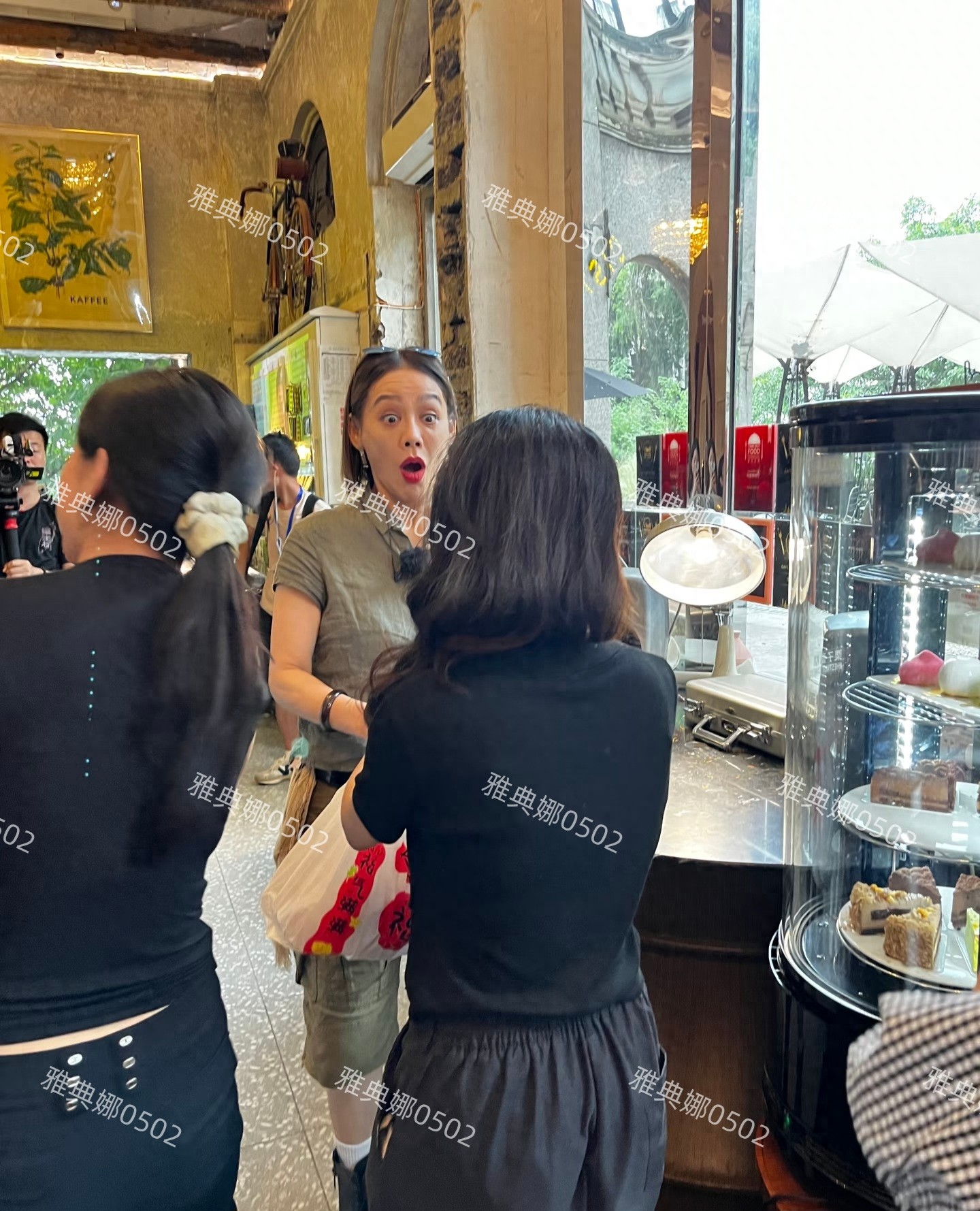 宁静看到了什么?表情如此惊讶,叶童来录一路繁花2却没见刘晓庆