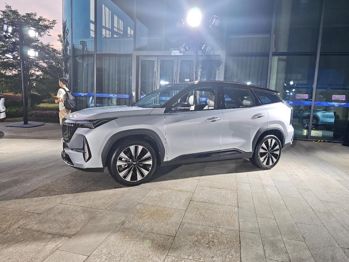 上市限时价9.29万起，吉利第四代博越L上市，提供两种动力可选